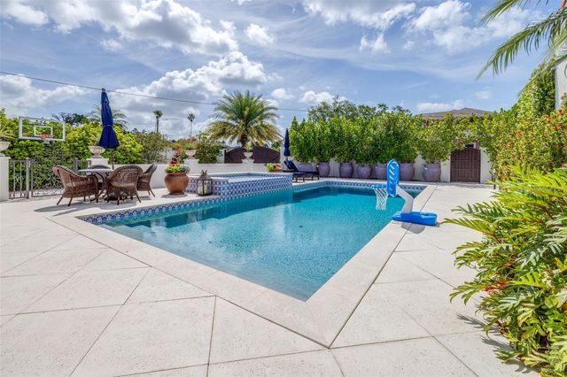 61 LADOGA AVENUE, Tampa, FL 33606