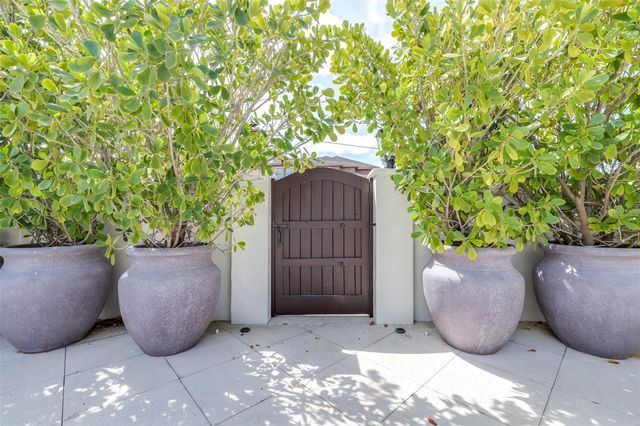 61 LADOGA AVENUE, Tampa, FL 33606