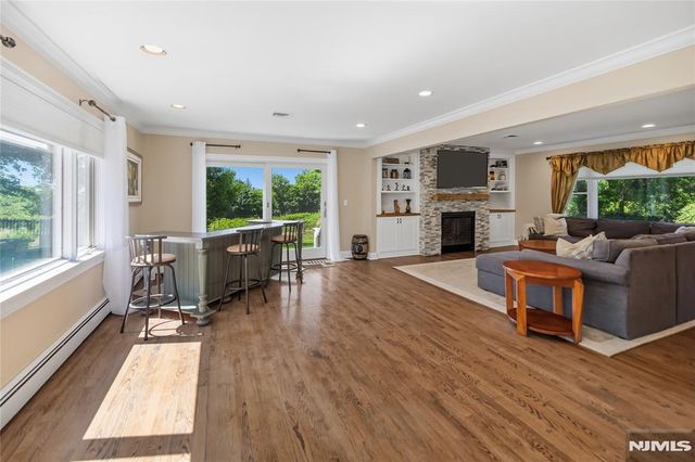 40 Mountainview Terrace, Hillsdale, NJ 07642