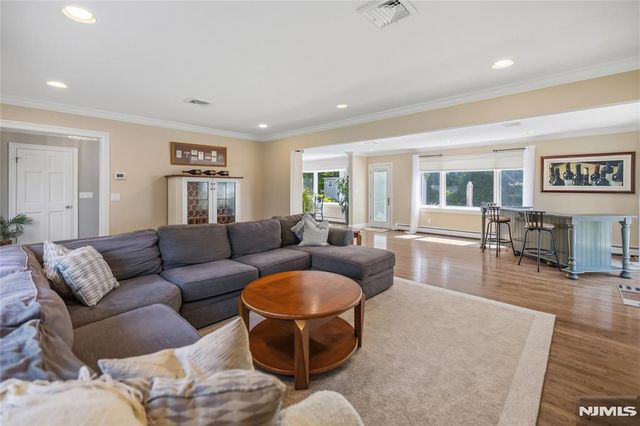 40 Mountainview Terrace, Hillsdale, NJ 07642