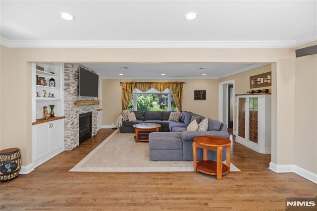 40 Mountainview Terrace, Hillsdale, NJ 07642