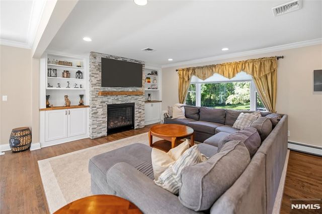 40 Mountainview Terrace, Hillsdale, NJ 07642
