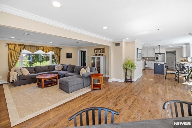 40 Mountainview Terrace, Hillsdale, NJ 07642