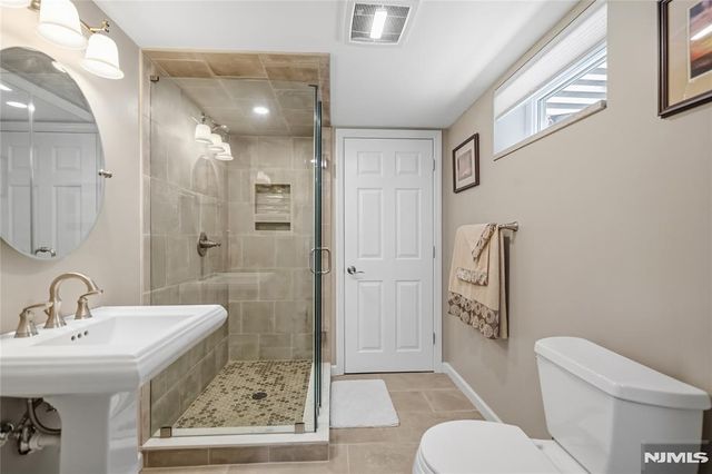 40 Mountainview Terrace, Hillsdale, NJ 07642