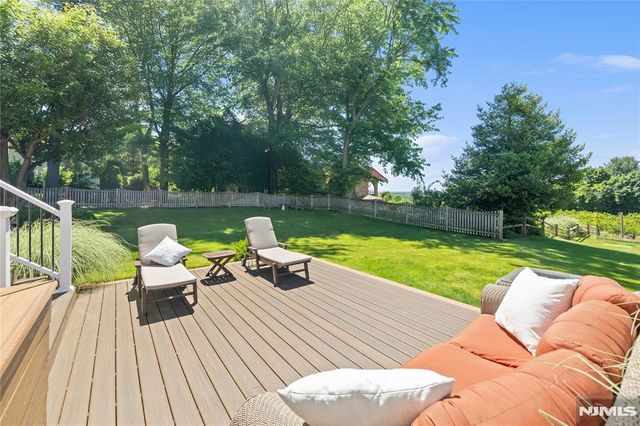 40 Mountainview Terrace, Hillsdale, NJ 07642