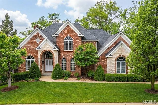 125 Gardner Place, St Charles, MO 63301