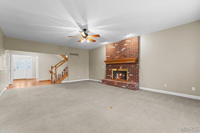 125 Gardner Place, St Charles, MO 63301