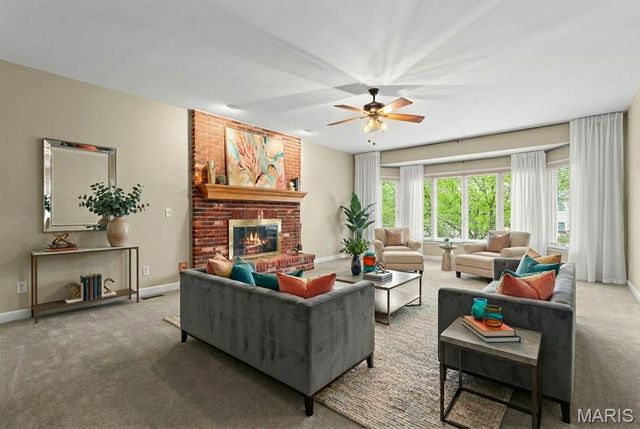 125 Gardner Place, St Charles, MO 63301