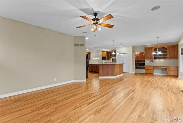 125 Gardner Place, St Charles, MO 63301