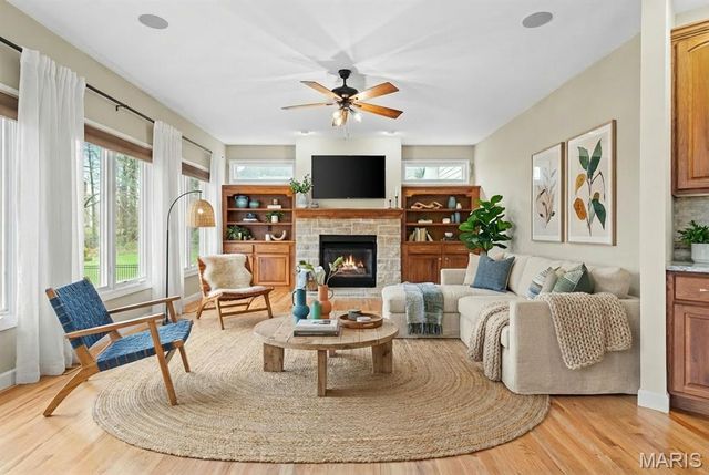 125 Gardner Place, St Charles, MO 63301