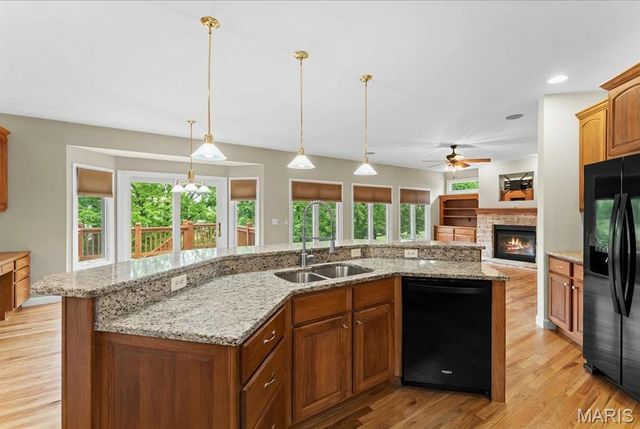 125 Gardner Place, St Charles, MO 63301