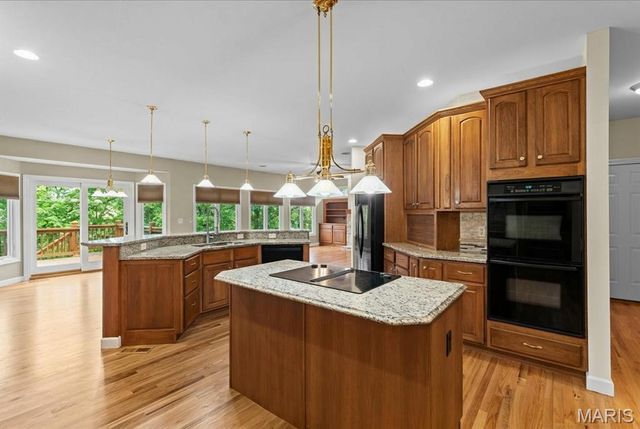 125 Gardner Place, St Charles, MO 63301