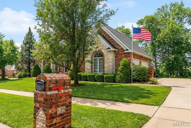125 Gardner Place, St Charles, MO 63301