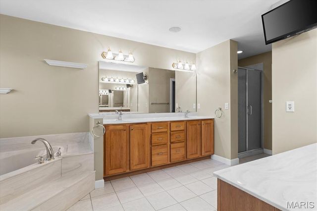 125 Gardner Place, St Charles, MO 63301