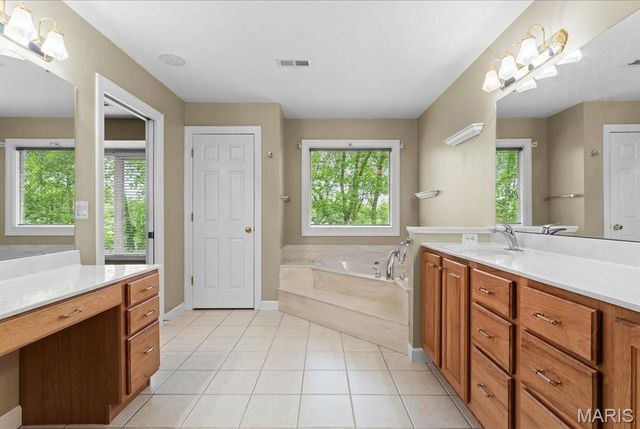 125 Gardner Place, St Charles, MO 63301