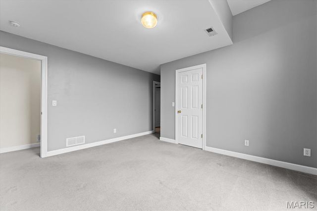 125 Gardner Place, St Charles, MO 63301