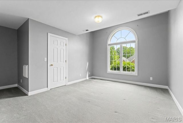 125 Gardner Place, St Charles, MO 63301