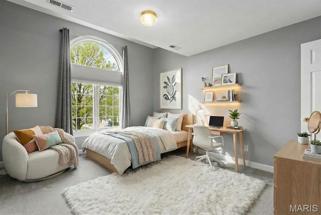 125 Gardner Place, St Charles, MO 63301