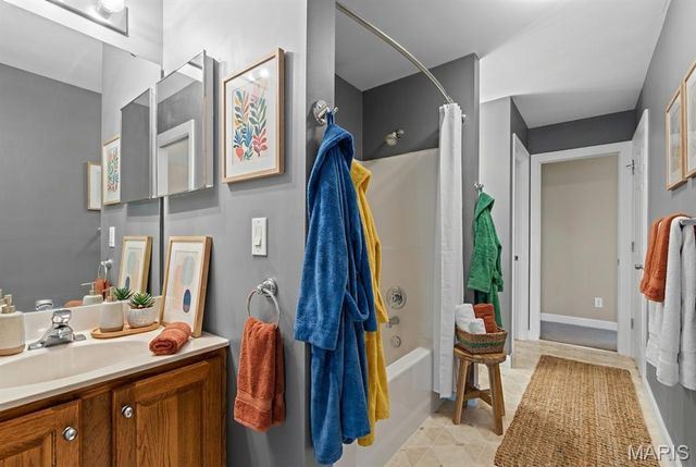 125 Gardner Place, St Charles, MO 63301