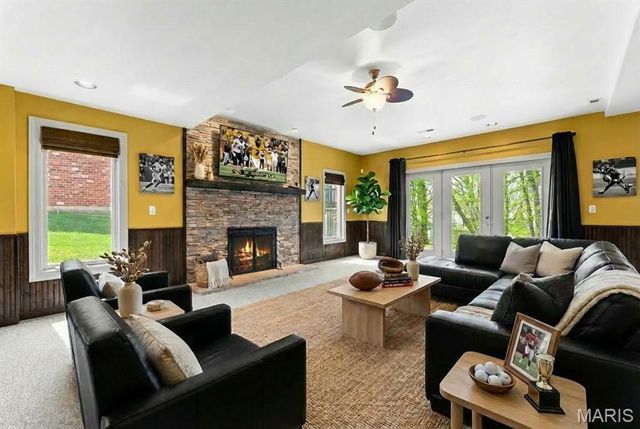 125 Gardner Place, St Charles, MO 63301