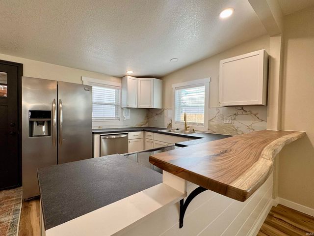 903 S Water Street, Jonesboro, IN 46938