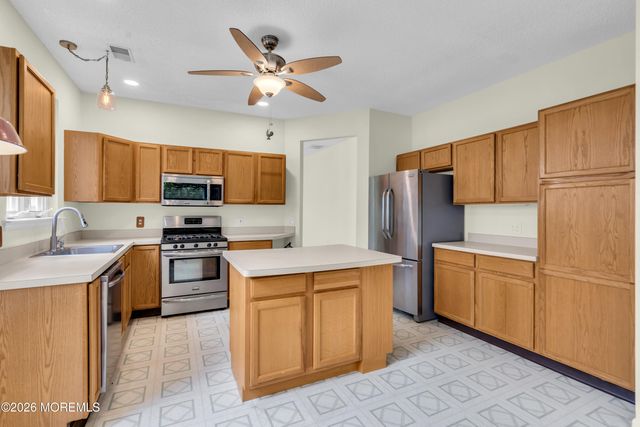 6 Morning Glory Court, Brick, NJ 08724
