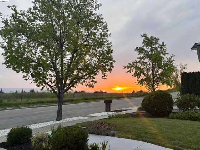 466 Crystalline Dr, Fremont, CA 94539