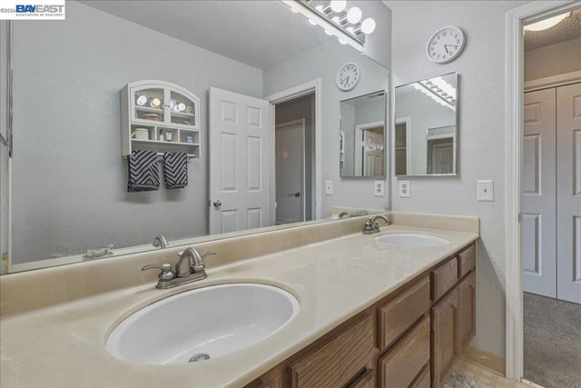 466 Crystalline Dr, Fremont, CA 94539