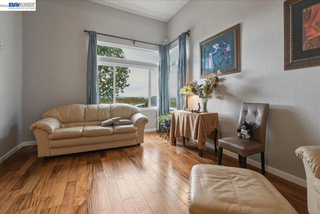 466 Crystalline Dr, Fremont, CA 94539