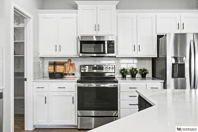 10017 S 181st Street, Omaha, NE 68136