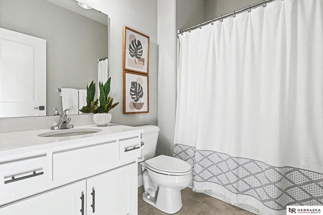 10017 S 181st Street, Omaha, NE 68136