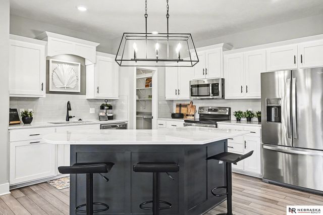 10017 S 181st Street, Omaha, NE 68136