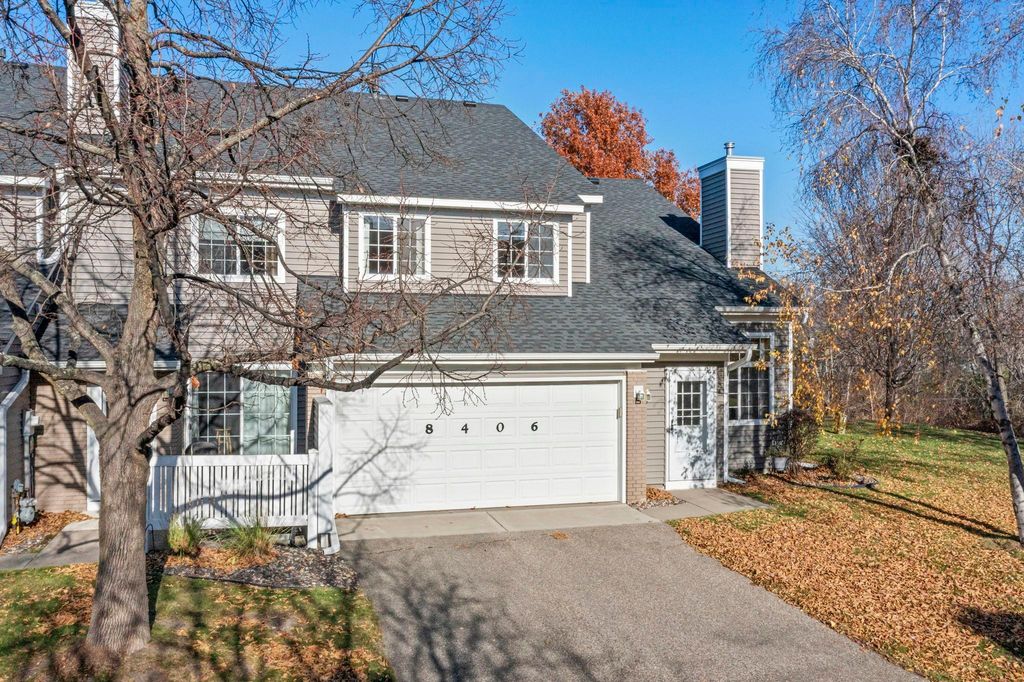 8406 Copperfield Way 102, Inver Grove Heights, MN 55076