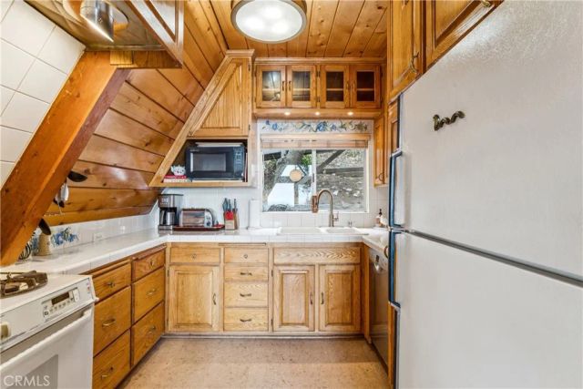 24032 Skyland, Crestline, CA 92325