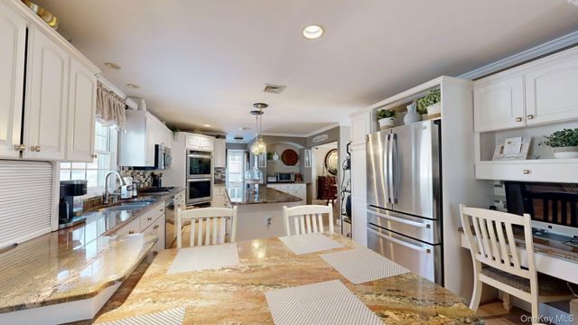 6 Bea Street, Lake Grove, NY 11755