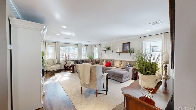 6 Bea Street, Lake Grove, NY 11755