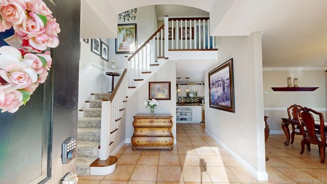 6 Bea Street, Lake Grove, NY 11755