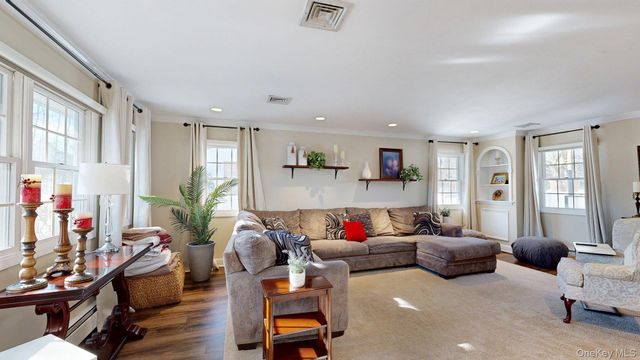 6 Bea Street, Lake Grove, NY 11755