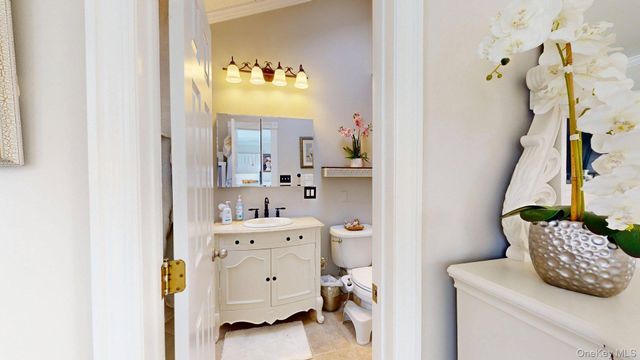 6 Bea Street, Lake Grove, NY 11755