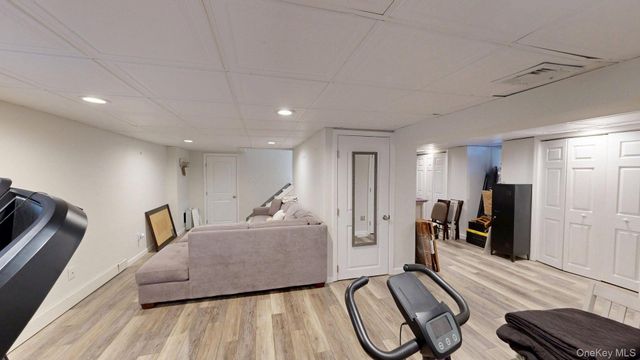 6 Bea Street, Lake Grove, NY 11755