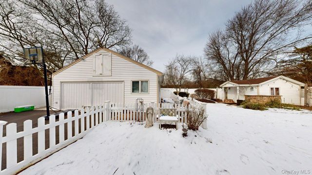 6 Bea Street, Lake Grove, NY 11755