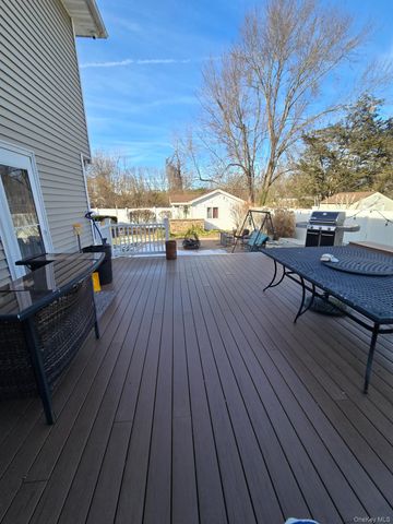 6 Bea Street, Lake Grove, NY 11755