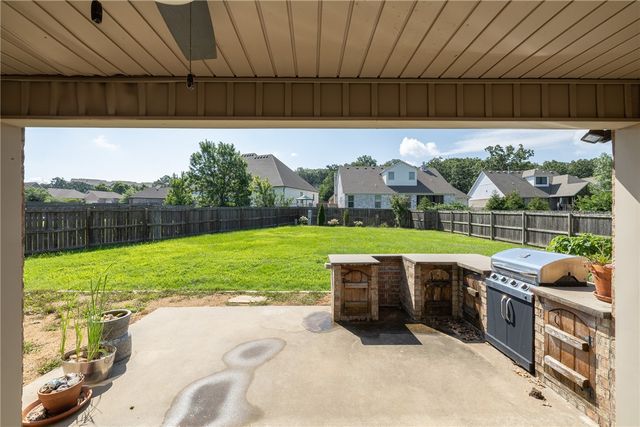 3561 W Providence Drive, Fayetteville, AR 72704