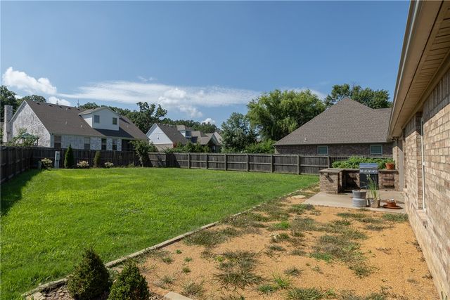 3561 W Providence Drive, Fayetteville, AR 72704