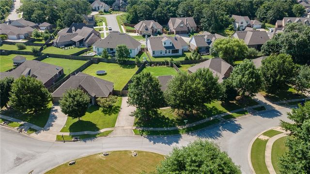3561 W Providence Drive, Fayetteville, AR 72704