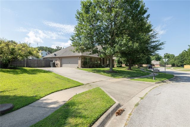 3561 W Providence Drive, Fayetteville, AR 72704