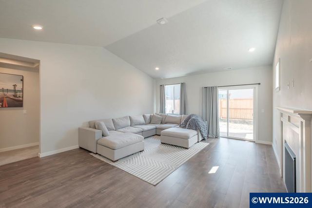 1438 45th Av, Sweet Home, OR 97386