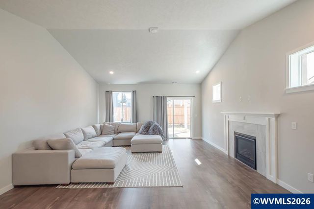 1438 45th Av, Sweet Home, OR 97386