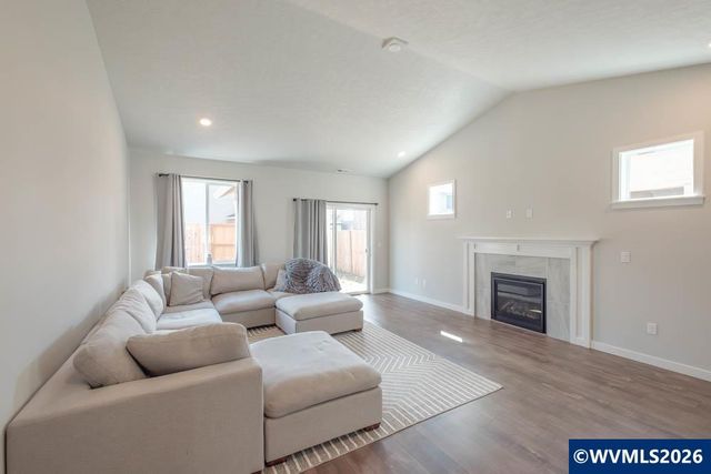 1438 45th Av, Sweet Home, OR 97386