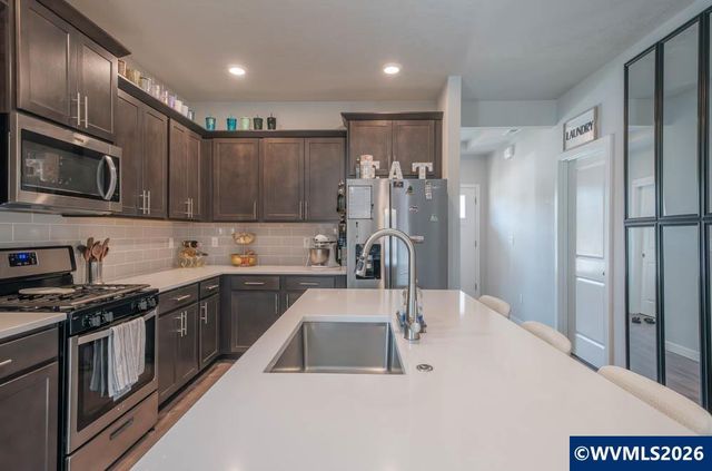 1438 45th Av, Sweet Home, OR 97386